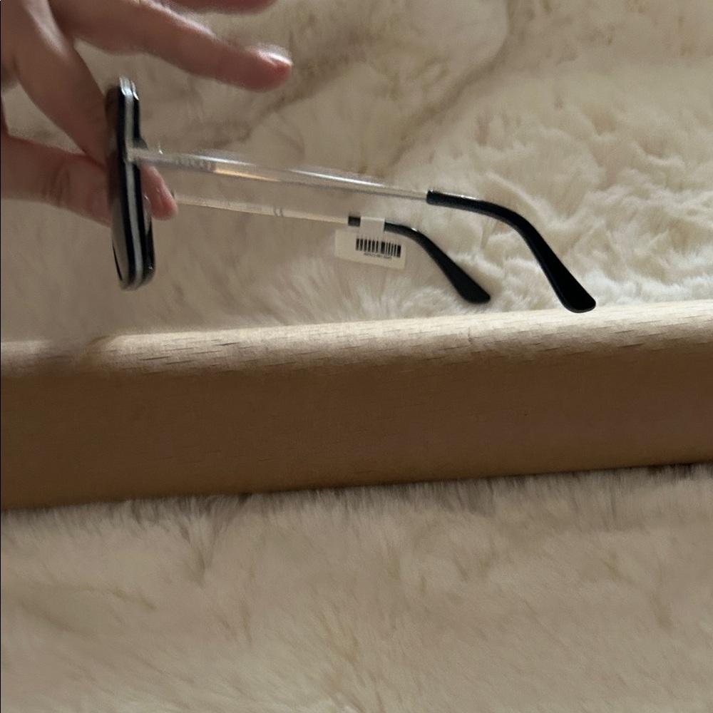 Guess Black Square Sunglasses - Picture 2 of 2